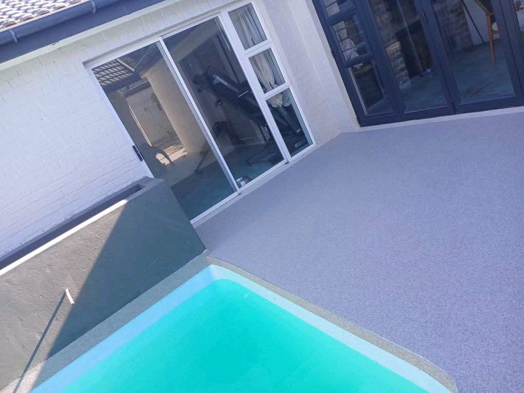 Completed quartz carpet finish around swimming pool